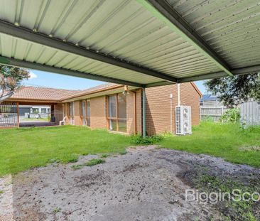 Family Living in Prime Keysborough Location - Photo 6