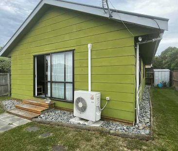 3 Bedroom, 1 Bathroom in Phillipstown - Photo 5