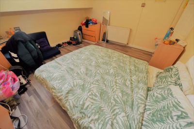 8 bedroom House in & 114 Burley Lodge Road, Leeds - Photo 3
