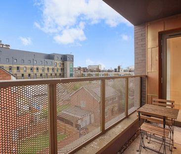 2 bedroom Flat To Let - Photo 1