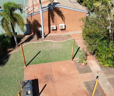 Furnished 1 Bedroom Apartment with Private Courtyard - Photo 2
