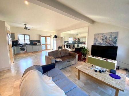 3 bedroom flat to rent - Photo 4