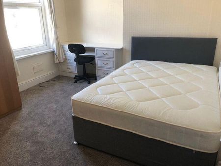 3 bedroom terraced house - Photo 4