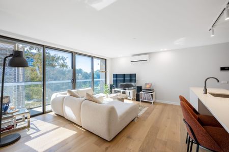 Refined Living in a Landmark Dickson Apartment, Moments from the Light Rail - Photo 2