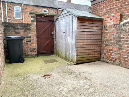 2 bedroom terraced house to rent - Photo 2