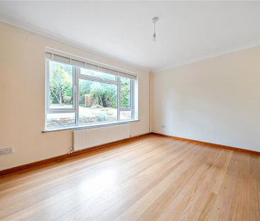 4 bedroom detached house to rent - Photo 2