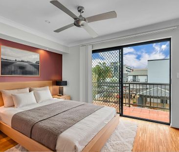 Light-Filled Inner-City Living on Boundary Street - Photo 3