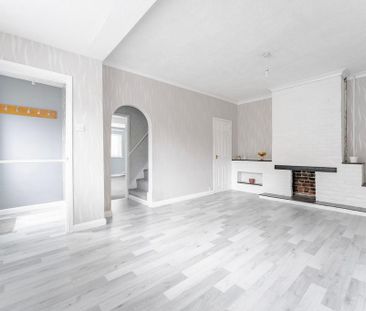 4 bedroom end of terrace house to rent - Photo 2