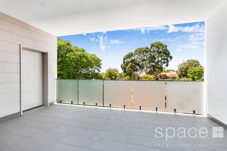 Brand New sleek apartment - Photo 5