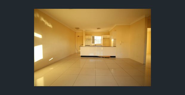 Large, Bright & Spacious 2 Bedder - Photo 1