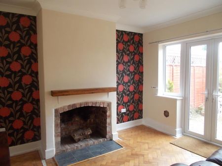 3 bedroom semi-detached house to rent - Photo 2