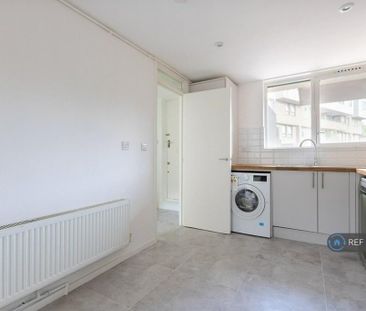 3 bedroom flat to rent - Photo 3