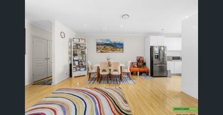 Double Story Townhouse for Lease // walk to Ingleburn Station // Walk to shops - Photo 3