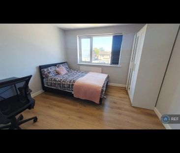 1 bedroom in a house share to rent - Photo 2