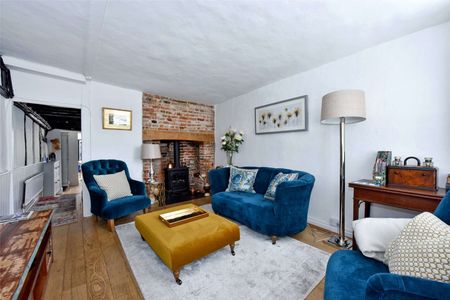 A Grade II period cottage in the heart of Henley close to the River Thames - Photo 3