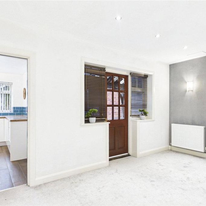 3 bedroom semi-detached house to rent - Photo 1