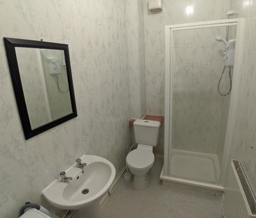 3 bedroom flat to rent - Photo 3