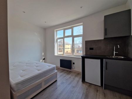 Benhill Road, Sutton SM1, London - Photo 5