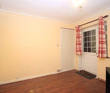 St Pauls Close, Hounslow, TW3 - Photo 4