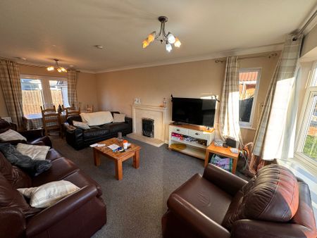 Whernside Avenue, Tang Hall - P1642 - Photo 2