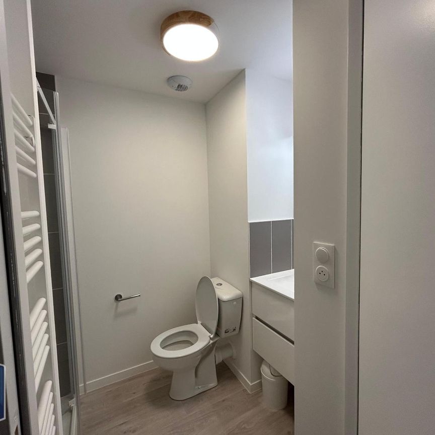 Location Appartement 1 pièce 18m² LA ROCHELLE 17000 - Photo 1