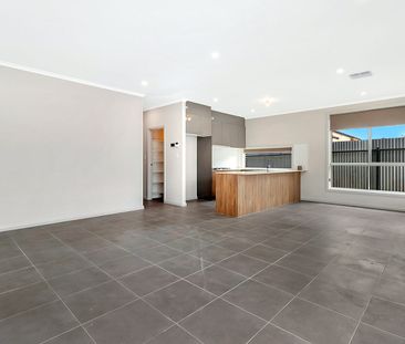 Lovely Home only 3yrs old, 6.6kw Solar Power and Study Area - Photo 2