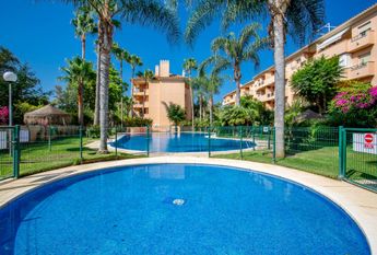Spacious 4 bed penthouse, furnished and equipped in Marbella, near the Dunes of Artola and Cabopino