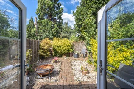 3 bedroom terraced house to rent - Photo 3