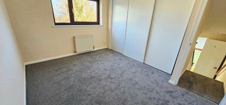 2 bedroom end of terrace house to rent - Photo 4