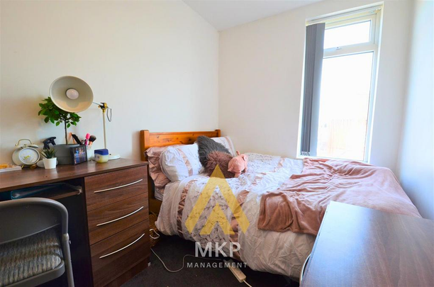 5 bedroom terraced house to rent - Photo 1