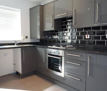 2 bedroom terraced house to rent - Photo 4