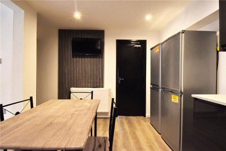 1 bedroom in a house share to rent - Photo 2