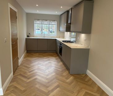 2 bedroom end of terrace house to rent - Photo 4