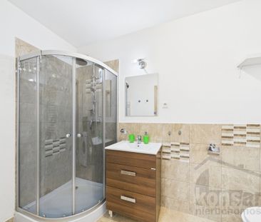 Dwa pokoje z garażem na strzeżonym osiedlu - Photo 1