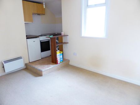Rosemary House, 51a Lynchford Road, Farnborough, GU14 - Photo 2