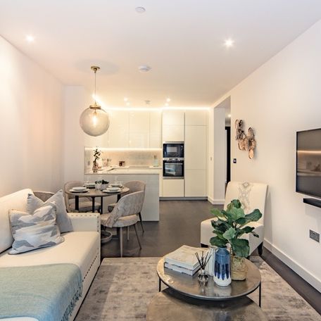 2 Bed Flat, Charles Clowes Walk, SW11 - Photo 1