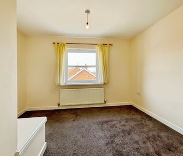 2 bedroom Mid Terraced House to let - Photo 3