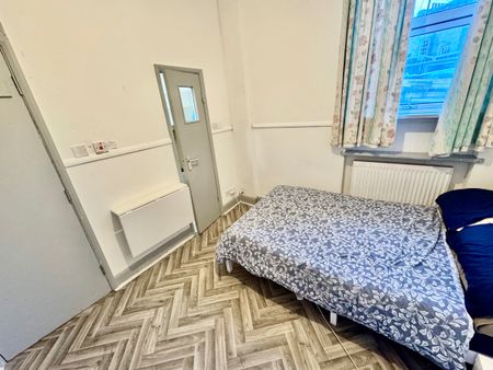 Studio Flat, Gray's Inn Road, London WC1X - Photo 5