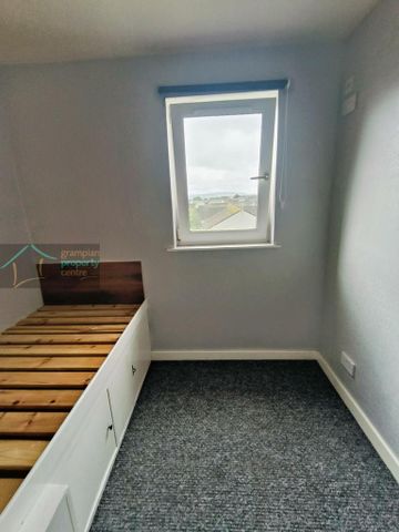 3 bedroom end of terrace house to rent - Photo 3