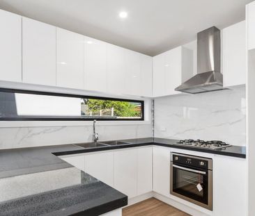 Stylish & Low Maintenance Living - Walk to Monash and Railway Stati... - Photo 2