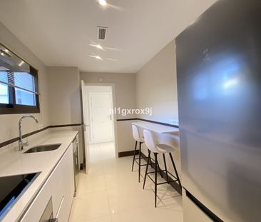 Apartment in Estepona, Costa del Sol - Photo 2