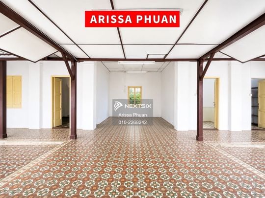 Bungalow House at Jalan Kelawai Gurney - Photo 1