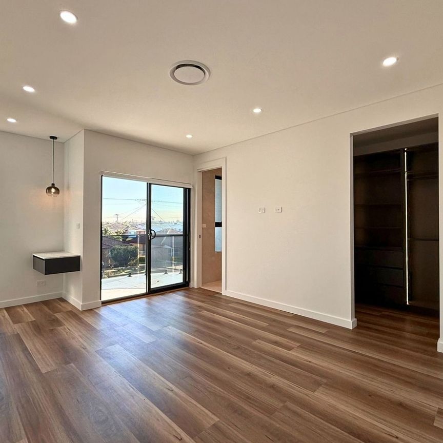 Brand New Five Bedroom&comma; Duplex&excl; - Photo 1