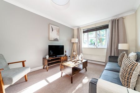 2 Bed Flat, Charman House, SW2 - Photo 3