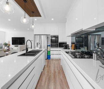 Spacious, Modern Family Living in Prime Wollert Location - Photo 3