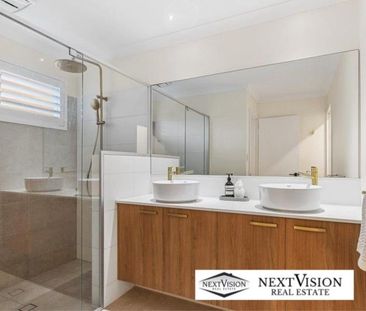 16 Topaz Way, Treeby - Photo 3
