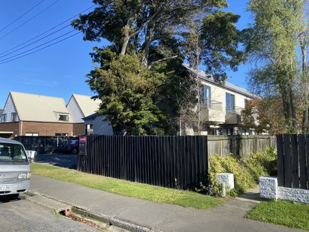 3 Bedroom Townhouse near Hagley Park - Photo 3