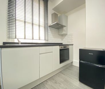 Studio Flat, Wood Lane, W12 - Photo 4