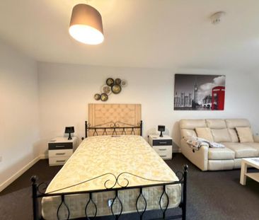 Studio to rent - Photo 1