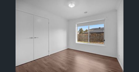 Updated Family Home in Prime Point Cook Location - Photo 3